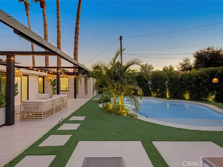 8161 Encino Ave — Photo 64
