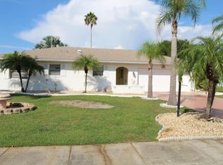 305 Stoneham Dr, Sun City Center, FL 33573