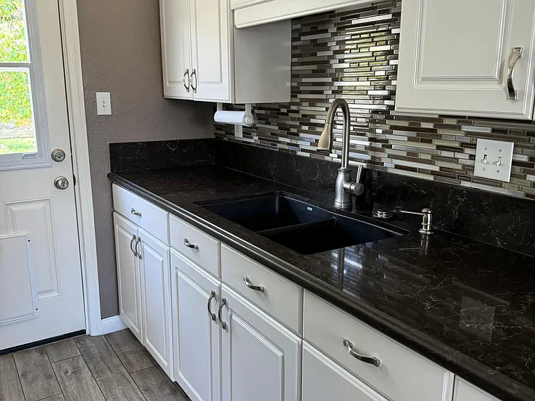 5225 Cole St — Photo 2