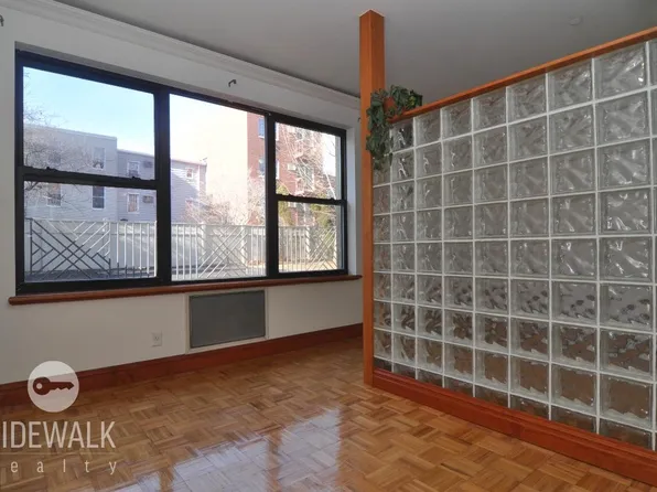 99 Kingsland Avenue image 1 of 10