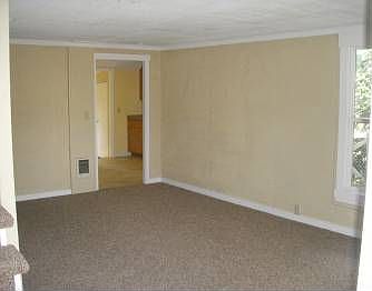 3rd image of 803 SE Ford St