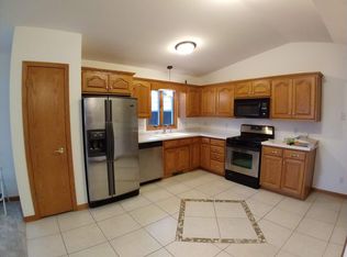 913 S 26th St, Manitowoc, WI 54220