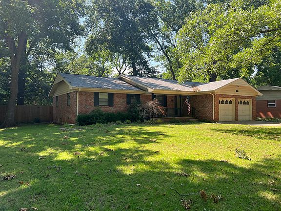 3rd image of 1802 N Glenwood Dr