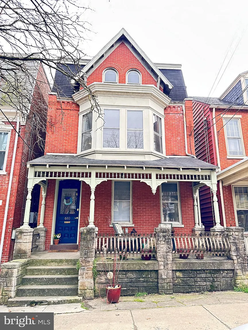 610 W Chestnut St photo 1