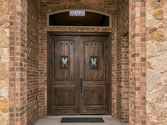 3rd image of 1 Crestway Ct