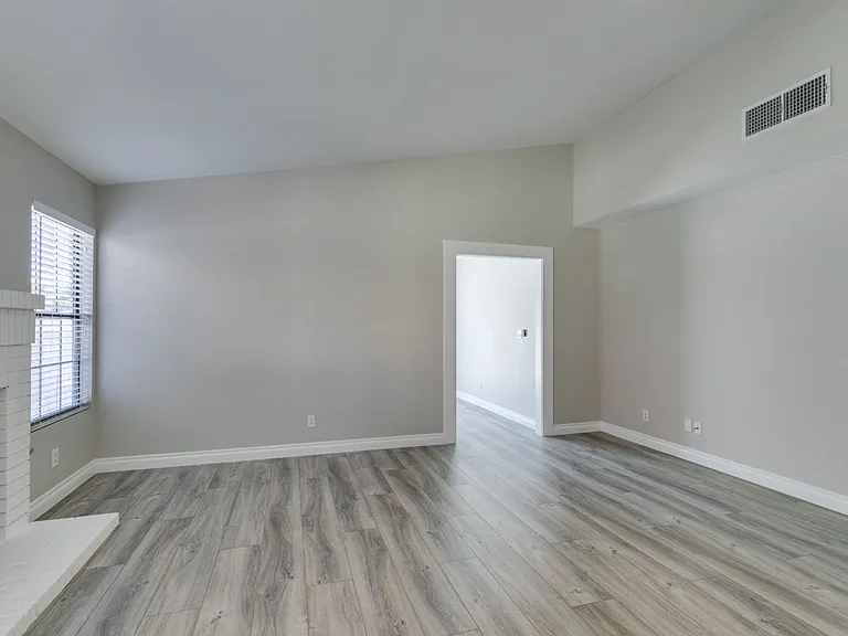 8292 Palmada Dr — Photo 4