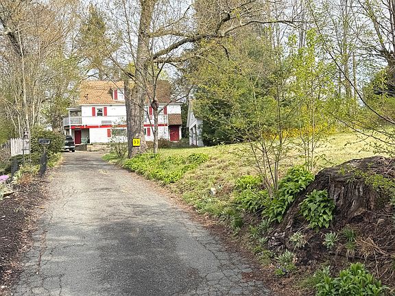 3rd image of 33 Chestnut Grove Road