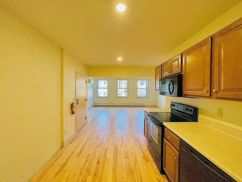 191 College St Photo 1