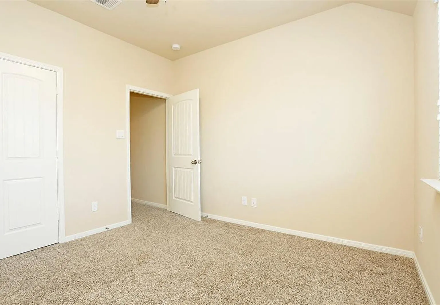 4 bed, 3.5 bath, 3029 sqft, $2,750 — Photo 4
