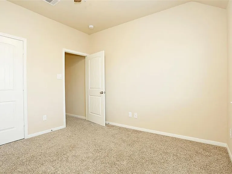 9702 Massanutten Ln — Photo 4