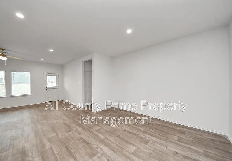 31303 Heddington Ln — Photo 8