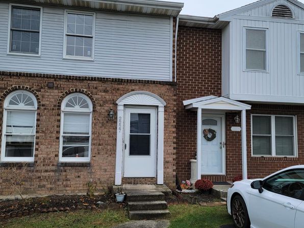 2227 S Aspen Dr, Mechanicsburg, PA 17055