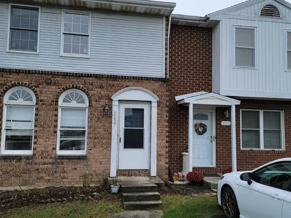 2227 S Aspen Dr, Mechanicsburg, PA 17055