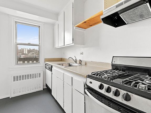 3rd image of 18 Charlton St Unit 10K