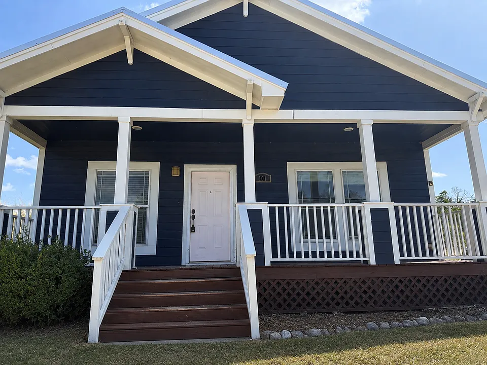 101 Nathan Ln