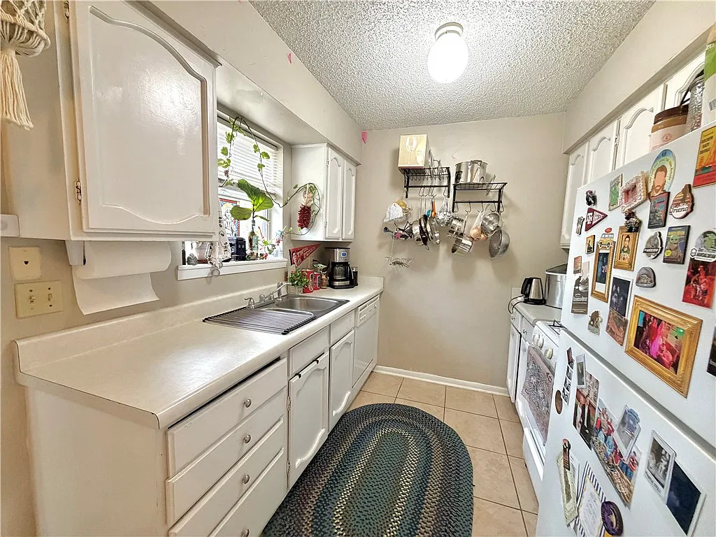 2 bed, 1.5 bath, 915 sqft, $1,150 — Photo 4