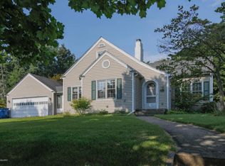 203 W Westwood Dr, Kalamazoo, MI 49006