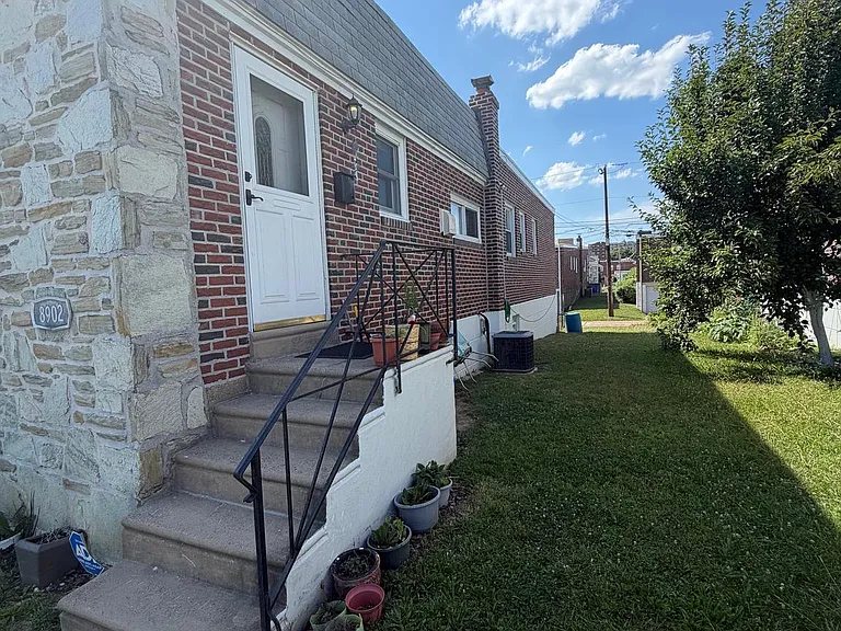 8902 Blue Grass Rd — Photo 2