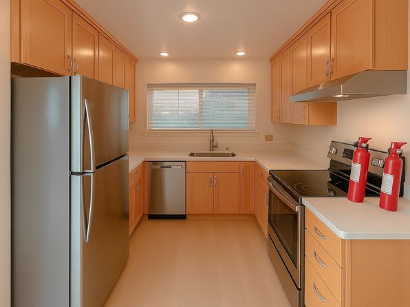 552A Everett Ave #4