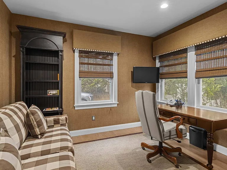 10 Parrish Pond Ln — Photo 16