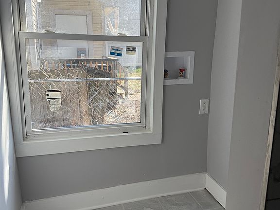 4th image of 2518 Columbia Ave