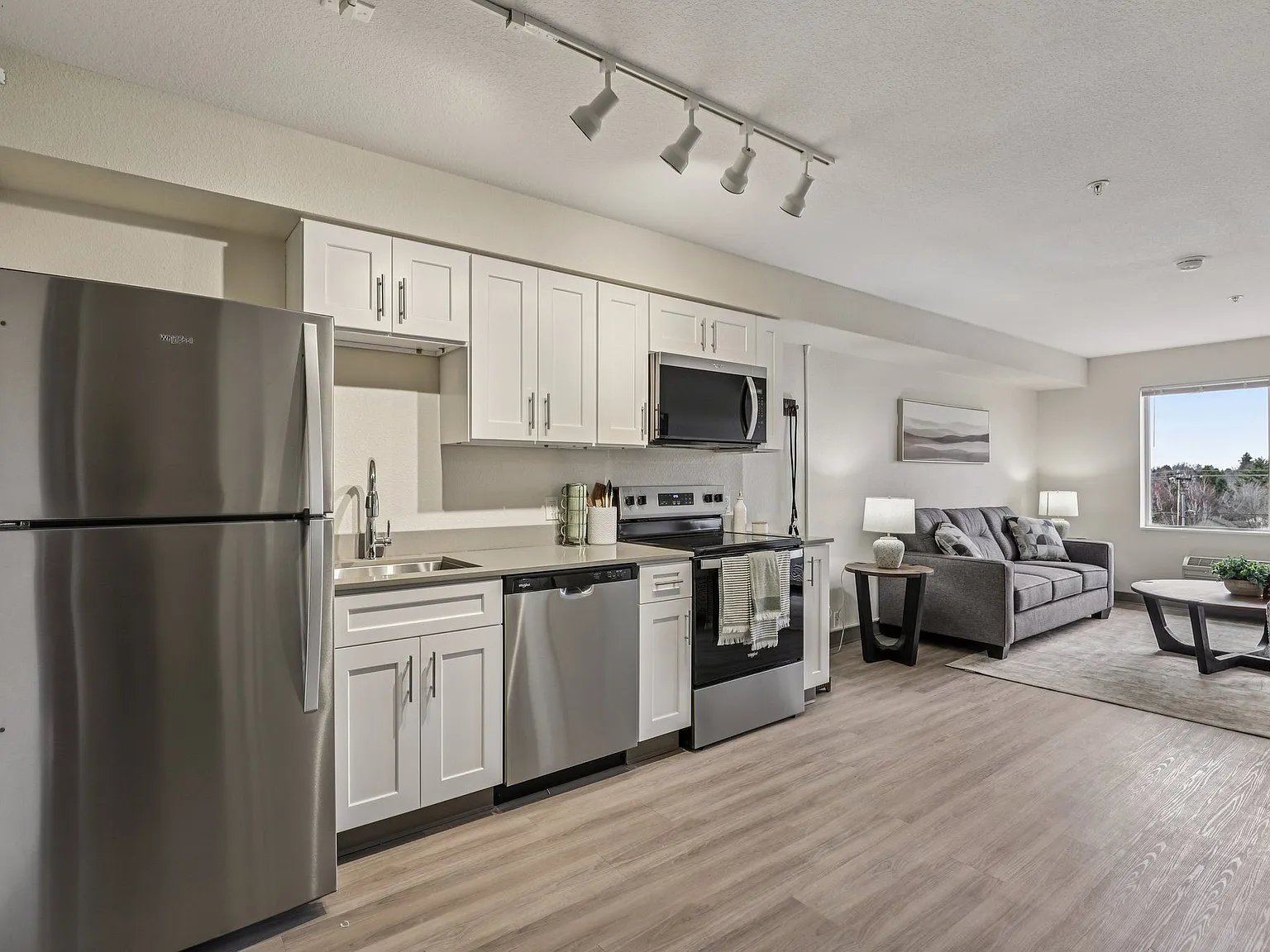 Woodland Flats Apartments — Photo 2
