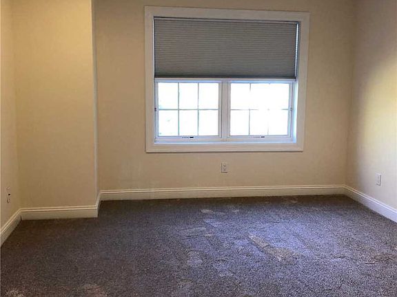 5th image of 1074 Savoy Dr