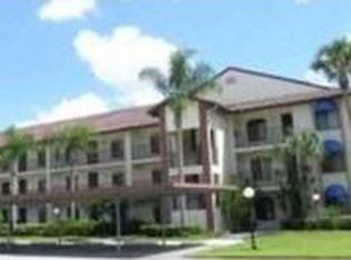 7260 Coventry Ct APT 404, Naples, FL 34104