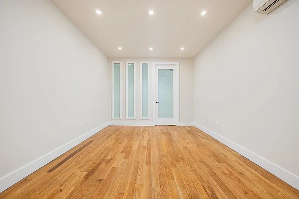 Rented by Space Link Realty | media 10