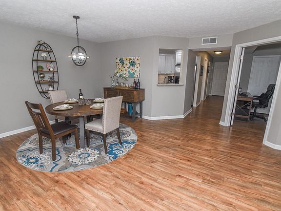 4th image of 302 Keeneland Dr