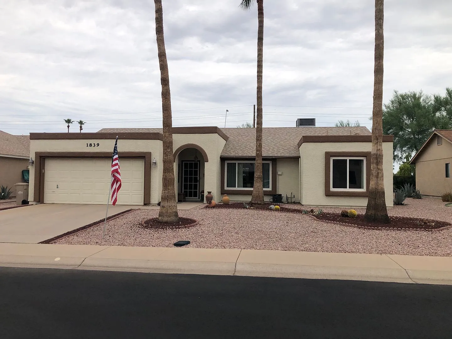Welcome to this charming 2-bedroom, 2-bathroom home located in the desirable Leisure World a 45+ ... — Photo 1