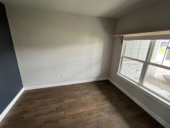 5th image of 16 Greystone Ct