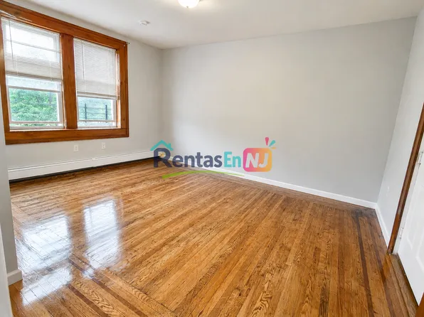 658 Sanford Ave, Newark, NJ