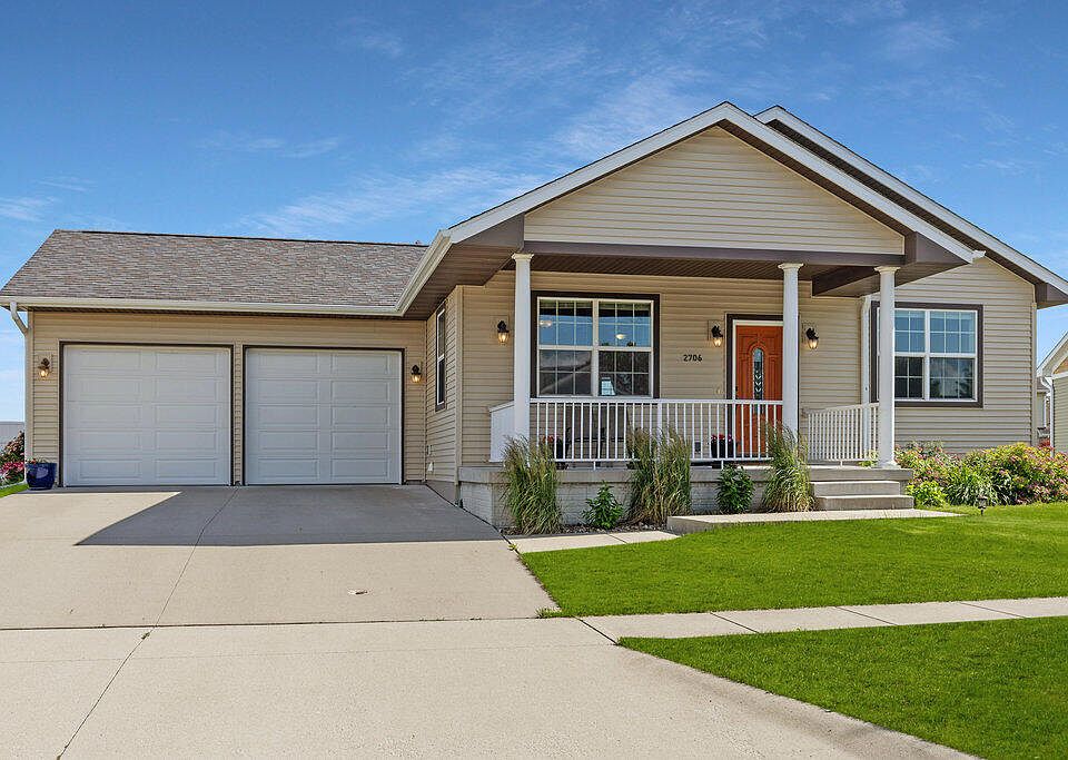 1st image of 2706 Clayton Dr