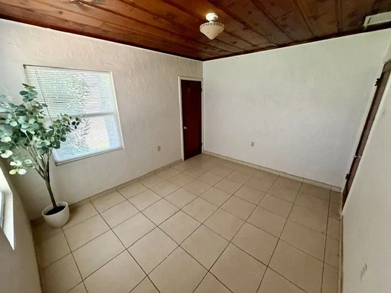 925 E Turney Ave — Photo 17