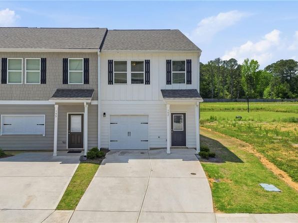 157 Green Loop NW
