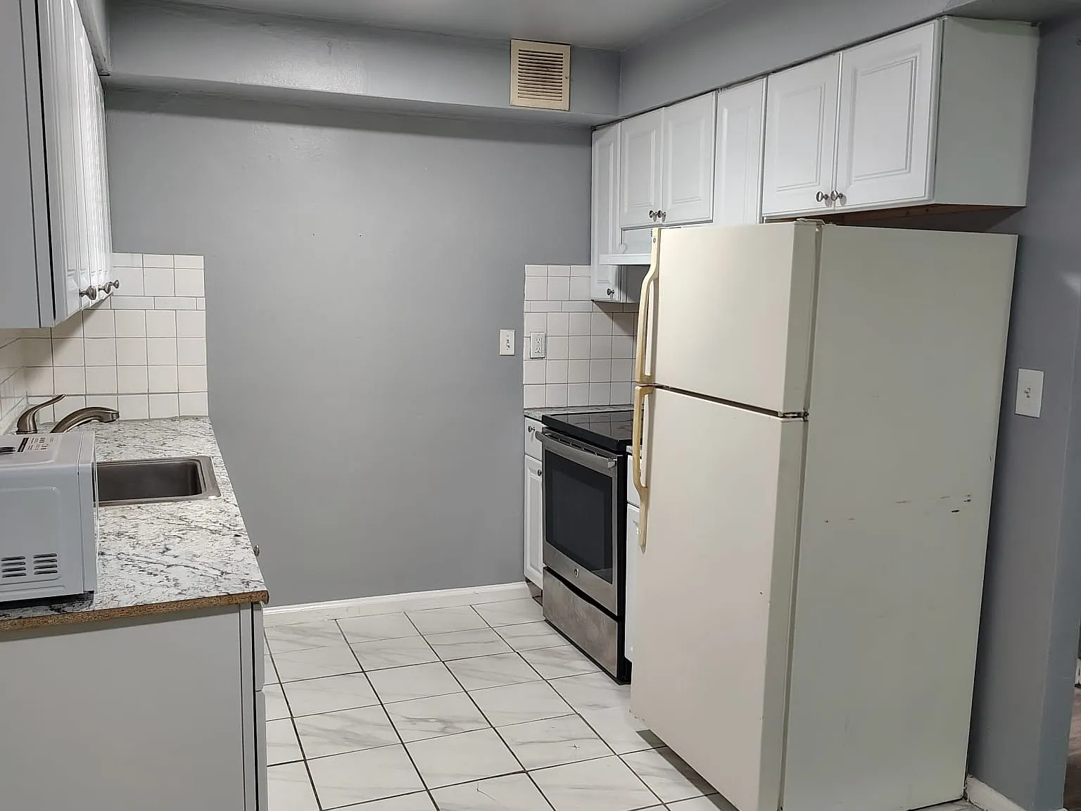 340 W Washington St — Photo 2