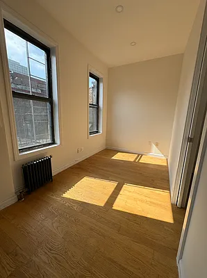 Rented by Current Real Estate Advisors | media 10