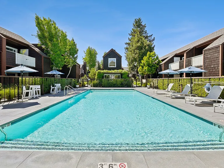 Grove Apartments — Photo 13