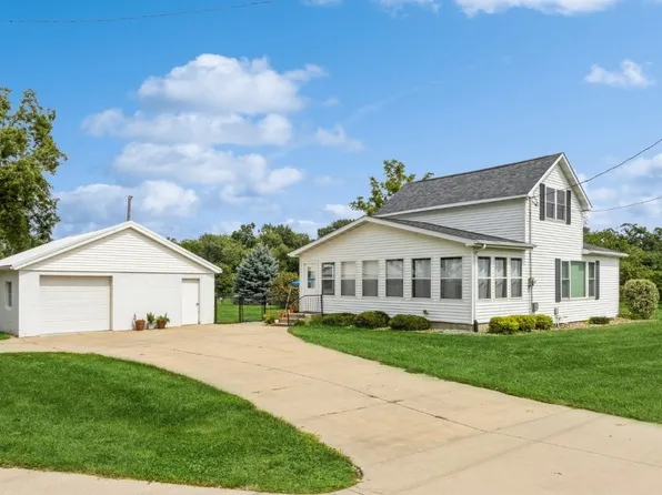 900 E Main St, Robins, IA 52328