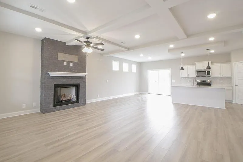 4 bed, 2.5 bath, 2024 sqft, $1,980 — Photo 2