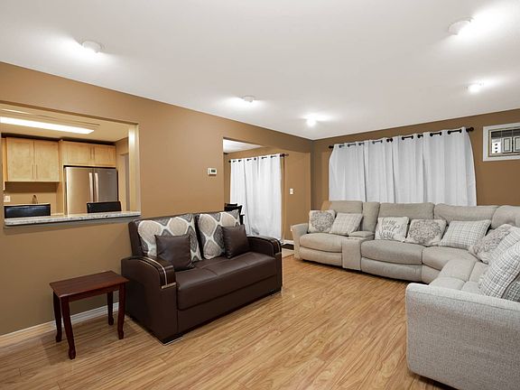 5th image of 382 Country Club Ln Unit 382