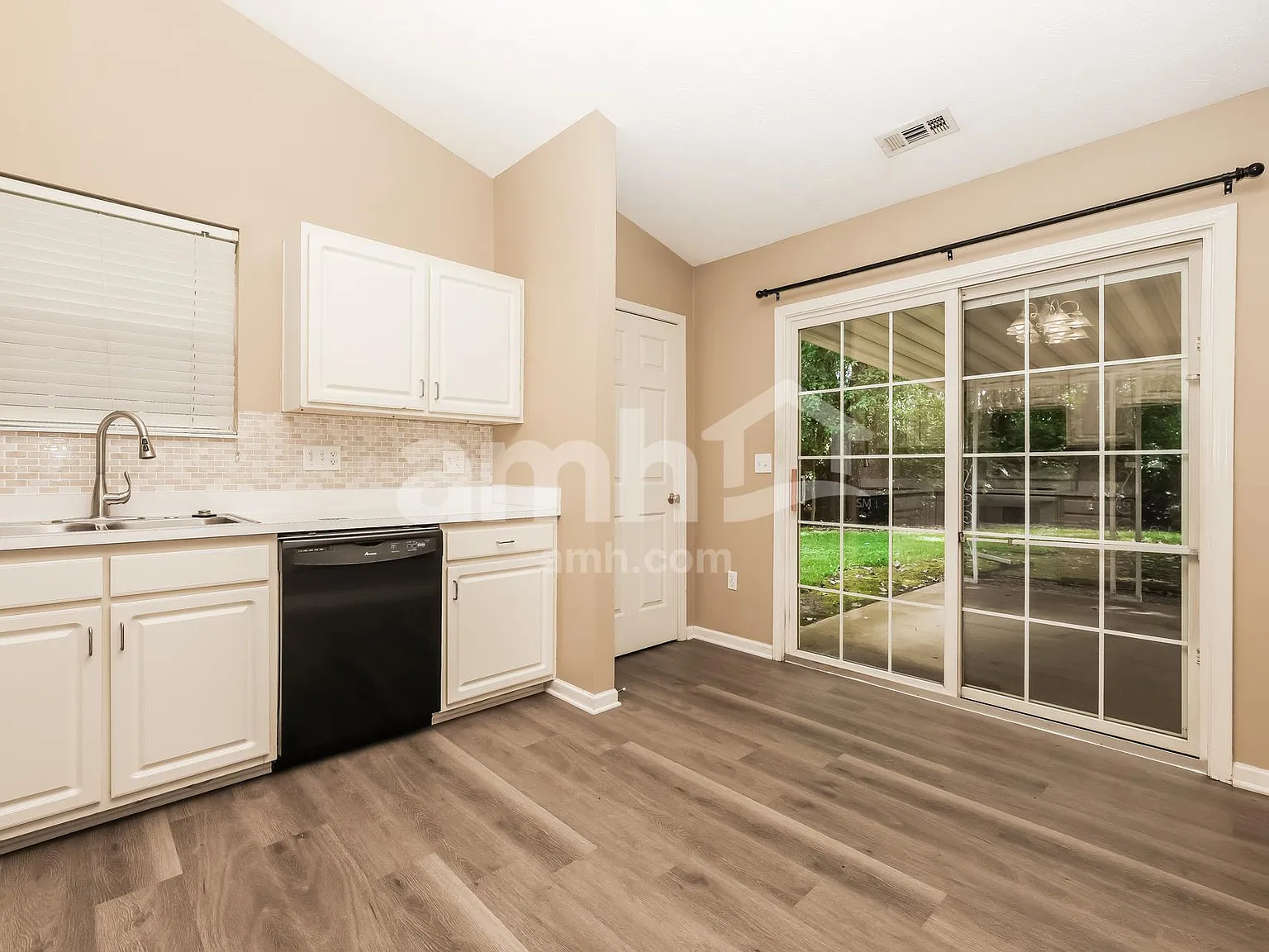 3 bed, 2.0 bath, 1203 sqft, $1,885 — Photo 4