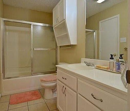 Master Bathroom Unit B