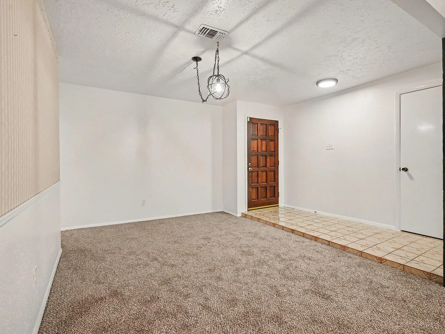 3 bed, 2.0 bath, 1660 sqft, $2,100 — Photo 2
