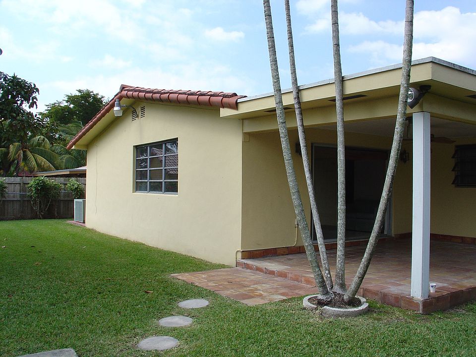 2nd image of 10760 SW 27th St