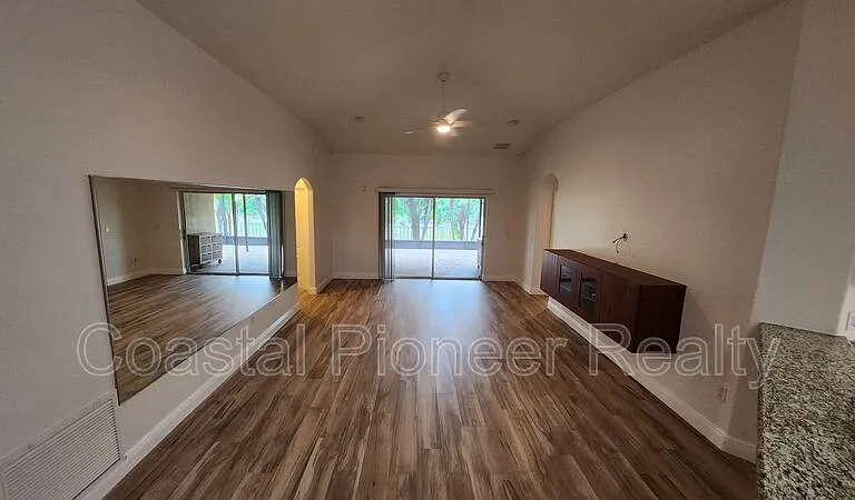 11404 Holmbridge Ln — Photo 26