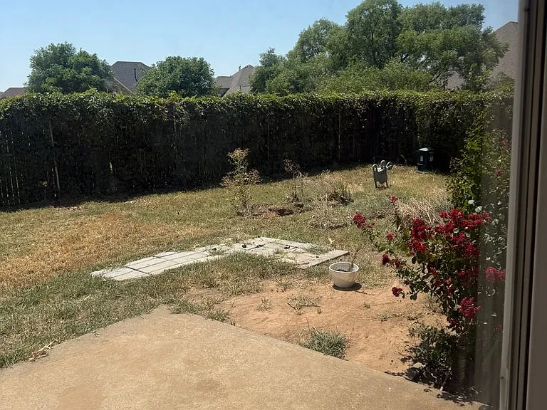 1082 Castlebury Mansion — Photo 29