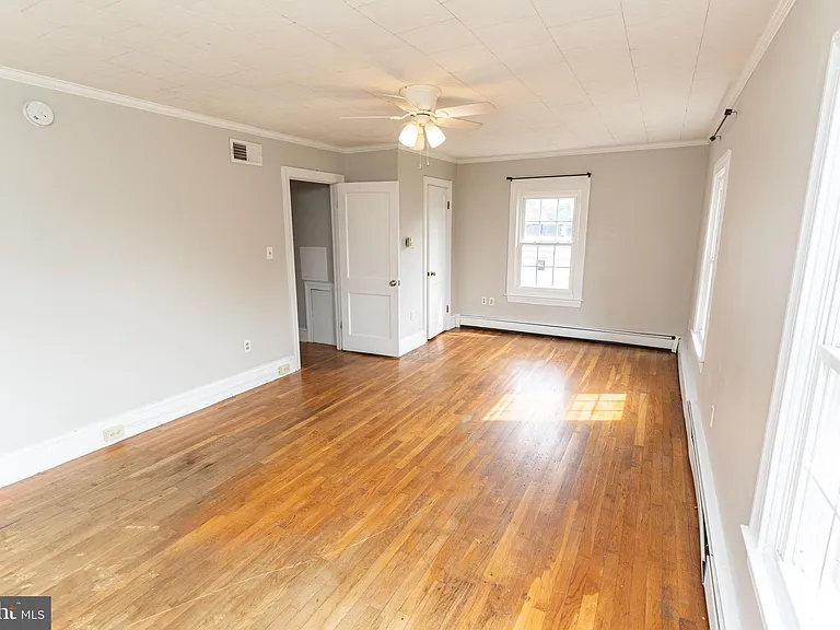 1109 N Division St — Photo 47