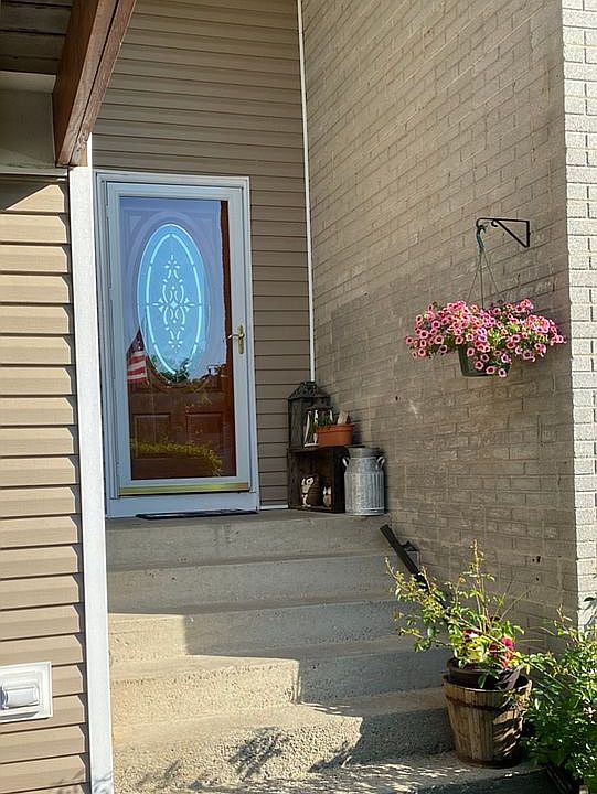 2nd image of 42 Russet Rd